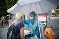 ドイツの首都ベルリンの新型コロナウイルス検査場（2021年7月30日撮影）。(c)STEFANIE LOOS / AFP