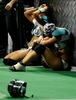 米ネバダ（Nevada）州ラスベガス（Las Vegas）で6日、下着姿の女性がアメリカンフットボールをするランジェリーフットボールリーグ（Lingerie Football League）の優勝決定戦「第8回ランジェリー・ボウル（Lingerie Bowl）」が開催された。ロサンゼルス・テンプテーョン（Los Angeles Temptation）がフィラデルフィア・パッション（Philadelphia Passion）を26-25で下し、優勝した。写真は、敗戦に肩を落とすパッションの選手たち（2011年2月6日撮影）。(c)AFP/Getty Images/Ethan Miller