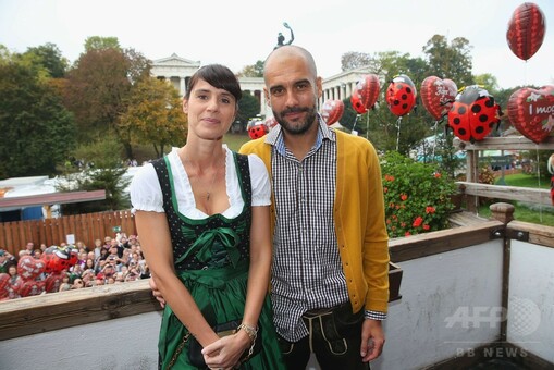 バイエルンの選手がビールの祭典「オクトーバーフェスト」に参加