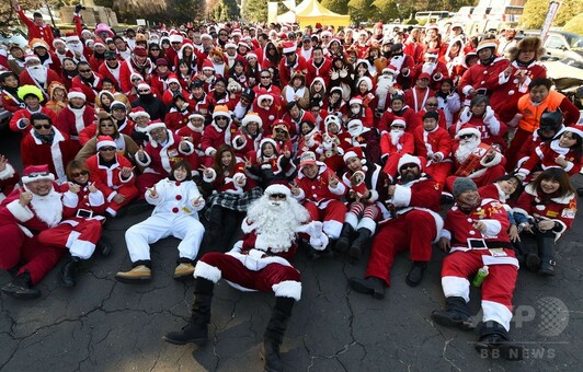 サンタがハーレーで登場！児童虐待防止を訴えパレード 都内 写真17枚