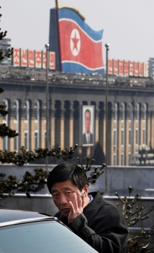 朝鮮労働党機関紙が指導する男女の正しい髪型、北朝鮮