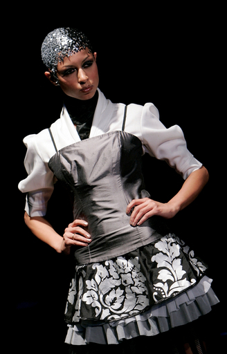 ＜07/08年秋冬インド・ファッション・ウィーク＞ヴィクラム・ファドニス、新作を発表 - インド