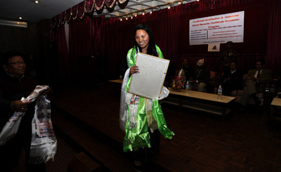 女性で初、エベレスト登頂1シーズン2回成功 ギネス記録に認定