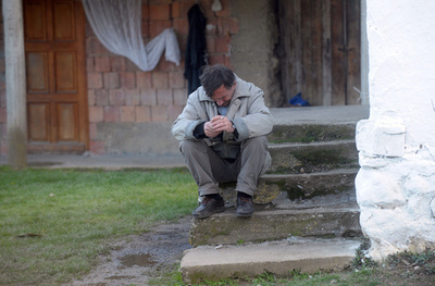 セルビアの村で男が親族ら13人射殺、自殺図る