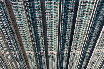 【今日の1枚】そびえる巨大びょうぶ、香港のマンション