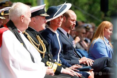 英国のウィリアム英皇太子とキャサリン妃、艦艇命名式に出席