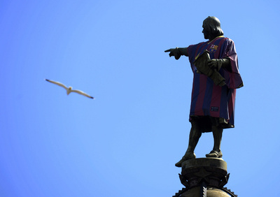 バルサの新ユニフォームを着るクリストファー・コロンブス像