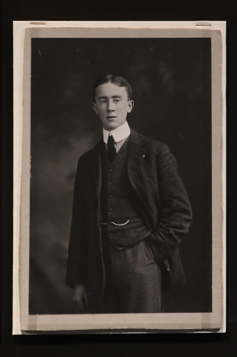 数十年に一度の規模、「トールキン」展開幕 英オックスフォード