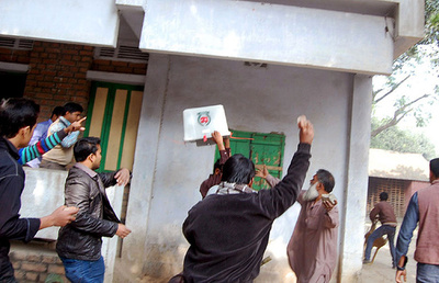 投票所に火炎瓶、バングラデシュ総選挙で死者18人