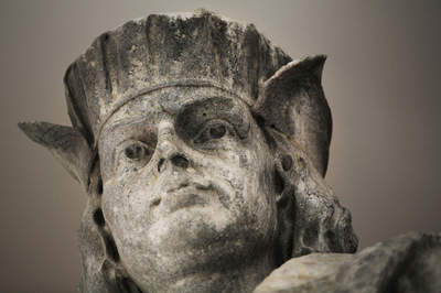 米ニューヨークのコロンブス像、アパート室内に出現!?