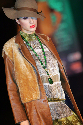 ニコル、ブダペストで08年春夏コレクションを発表