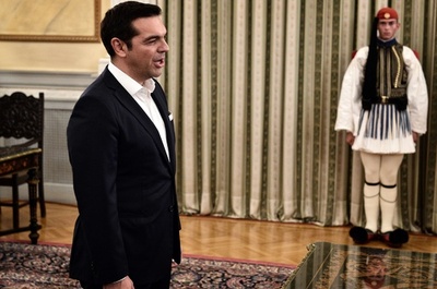 続投のギリシャ・チプラス首相、就任宣誓