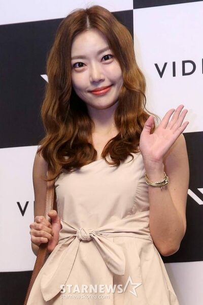 Lady Jane、事務所と契約終了…スタイリストとも距離