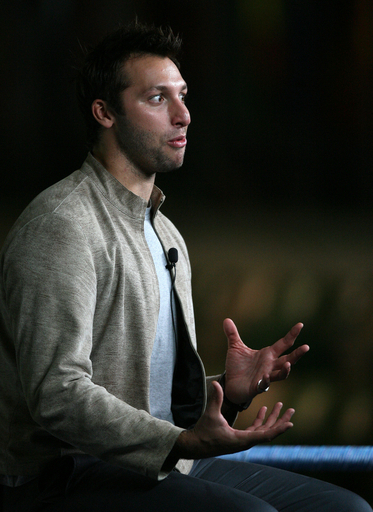 ＜第12回世界水泳選手権＞イアン・ソープ 日本のテレビ局の取材に応じる - オーストラリア