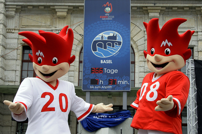 ＜サッカー 欧州選手権2008＞開幕まで1年を控えカウントダウン時計を設置