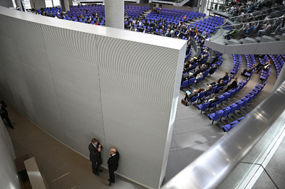 【今日の1枚】気になる要人のヒソヒソ話 ドイツ