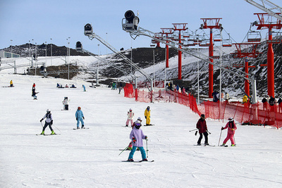 中国 大浴場、スキー、温泉の冬季ツアーが人気爆発