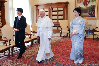 秋篠宮ご夫妻、フランシスコ法王を表敬訪問