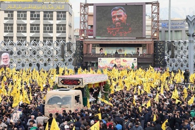 イラン軍事顧問の葬儀、数千人参列 「イスラエルと米国に死を」