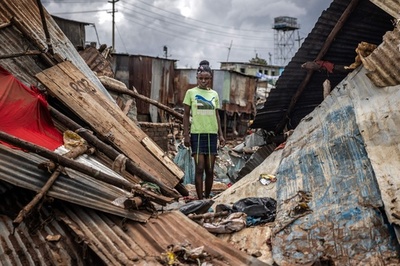【今日の1枚】なぎ倒された家屋を前に…ケニア