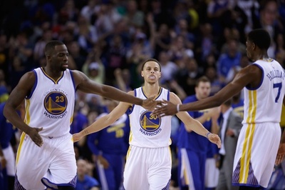 東西首位対決はウォリアーズに軍配、ホークスに快勝