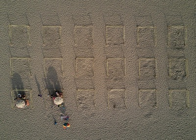 日光浴は枠内で ペルー