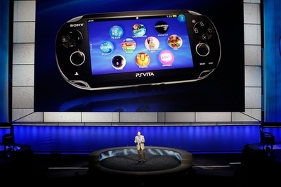 ソニー、次世代携帯ゲーム機「PS Vita」発表