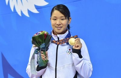赤瀬が女子200m背泳ぎで優勝、アジア大会