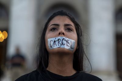 ハリケーン来襲時の救援物資放置…地震被災者ら怒り プエルトリコ