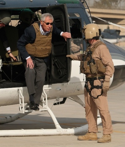 ヘーゲル米国防長官がイラク訪問、戦略の相違が浮き彫りに