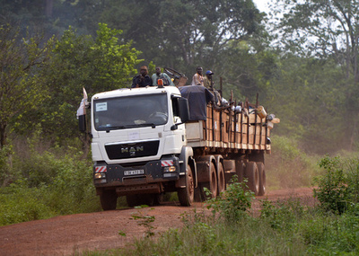 中央アフリカでトラック横転 77人死亡