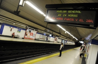 電車到着の直前、スペインの勇気ある救出劇