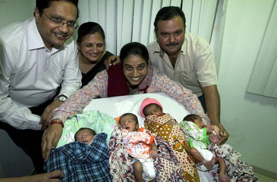 インドの4つ子ちゃん、元気に退院