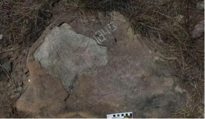中国で「4頭立て馬車」岩絵発見　古代馬車の起源に手がかり