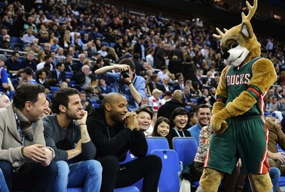 元フランス代表アンリ氏やチェルシーの選手がNBAを観戦