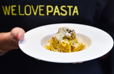 4月6日はカルボナーラの日 伊食通「伝統を裏切らずシンプルに」