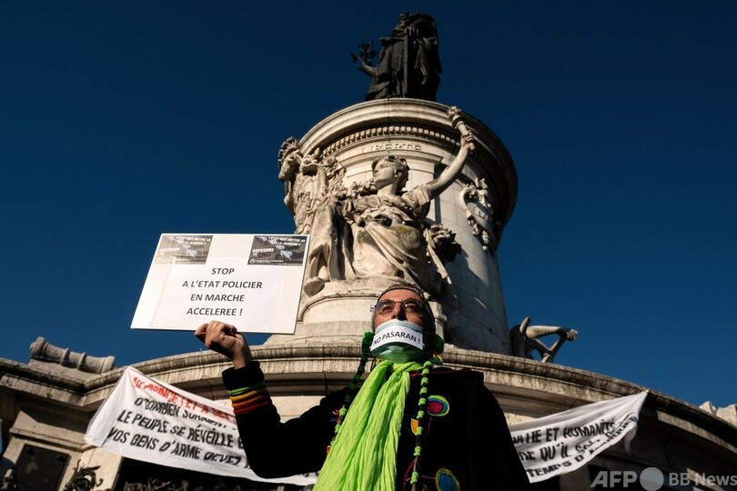 新治安法案への大規模抗議デモ、治安部隊と衝突も フランス