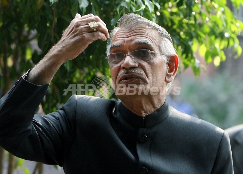 ムンバイ同時襲撃でインド内相が引責辞職、パキスタン内勢力関与か