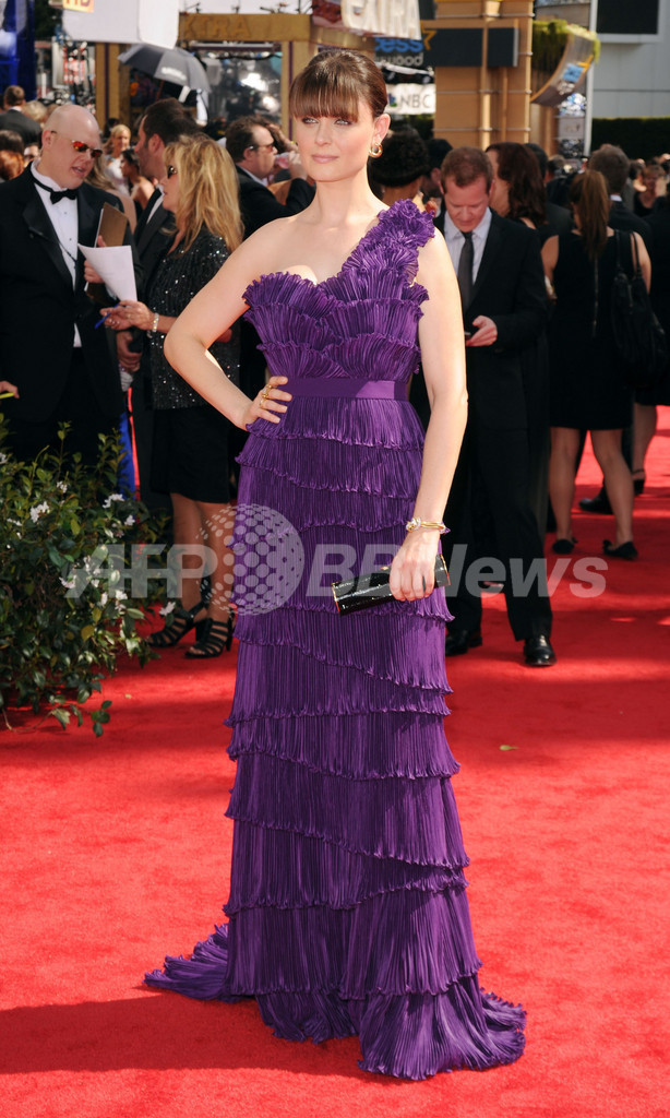 プライムタイム・エミー賞のレッドカーペット、米デザイナーのドレスが人気？