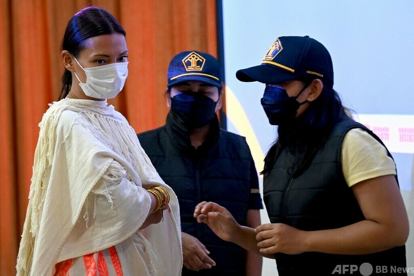 ヌード撮影のロシア人を強制退去 インドネシア・バリ