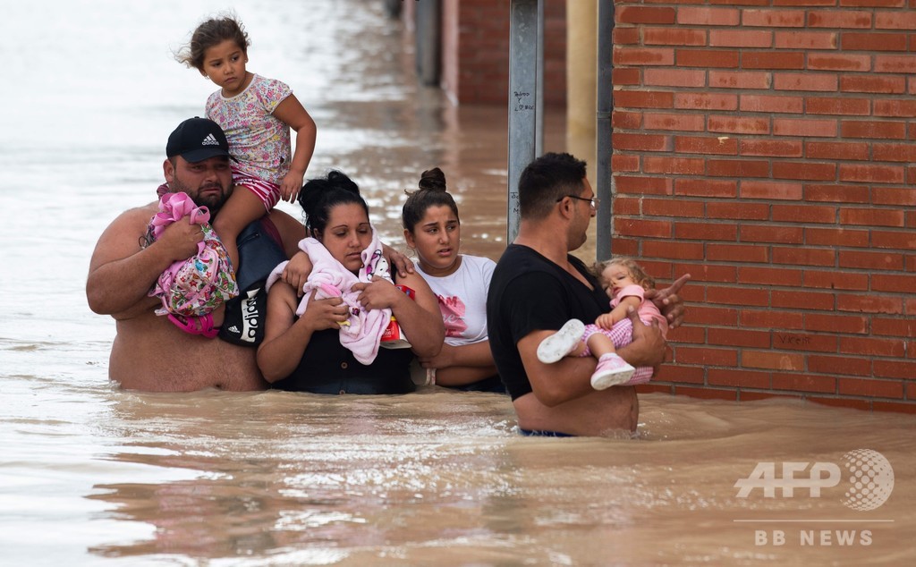 スペイン南東部で記録的豪雨、5人死亡