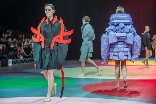 アントワープ王立芸術アカデミー卒業生によるファッションショー開催