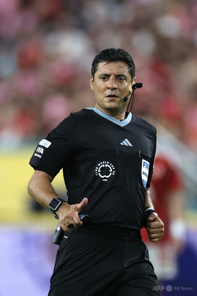 クラブW杯で初導入の「審判カメラ」 微妙な場面の映像は見せず 写真1枚