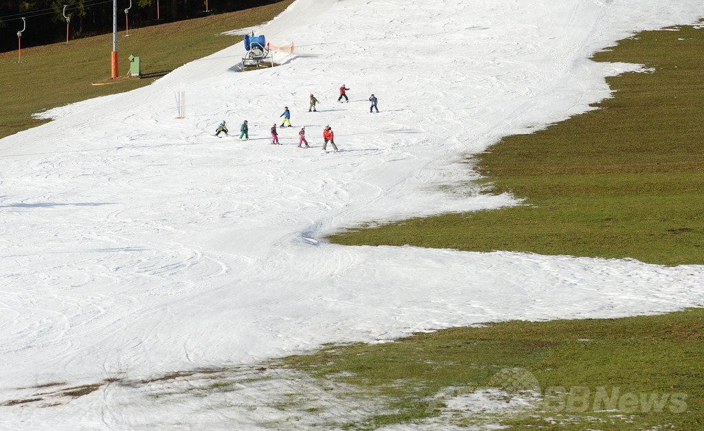 ドイツ南部では雪不足、さびしいスキー場