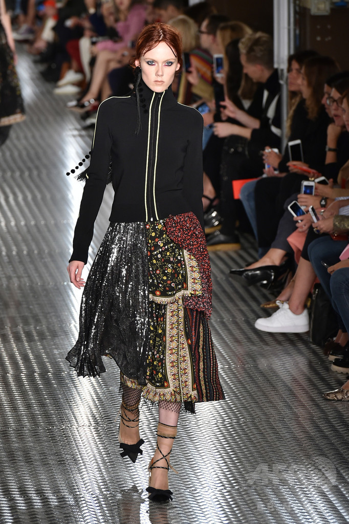 「ヌメロ ヴェントゥーノ」17年春夏