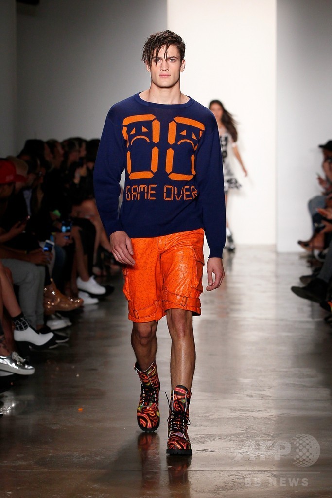 フィナーレにマイリー・サイラス、「ジェレミー・スコット」15年春夏