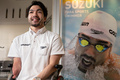 東京都内のゴールドウイン本社で、写真撮影に臨むパラ競泳の鈴木孝幸選手（2021年10月15日撮影）。(c)AFPBB News/Yoko Akiyoshi 