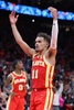 21-22NBAプレーオフ、イースタンカンファレンス1回戦、アトランタ・ホークス対マイアミ・ヒート。得点を喜ぶアトランタ・ホークスのトレイ・ヤング（2022年4月22日撮影）。(c)Kevin C. Cox/Getty Images/AFP