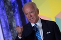 2020年米大統領選で民主党の候補指名を目指すジョー・バイデン前副大統領（2019年10月17日撮影、資料写真）。(c)Eric BARADAT / AFP
