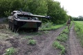ウクライナ東部ドネツク州バフムート南方で奪還した拠点で活動するウクライナ兵士（2023年7月10日撮影）。(c)Anatolii Stepanov / AFP